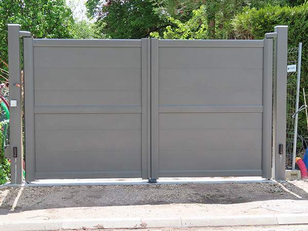 Espace Menuiseries Blondeau réalise la pose d'automatismes de portails.